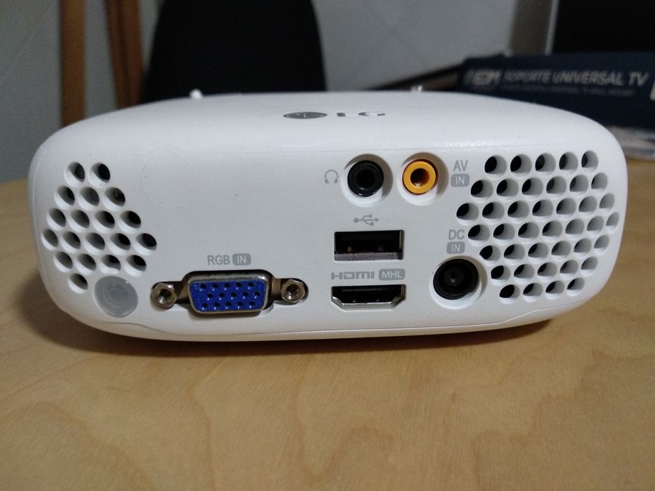 Vendo Projetor LG profissional.
