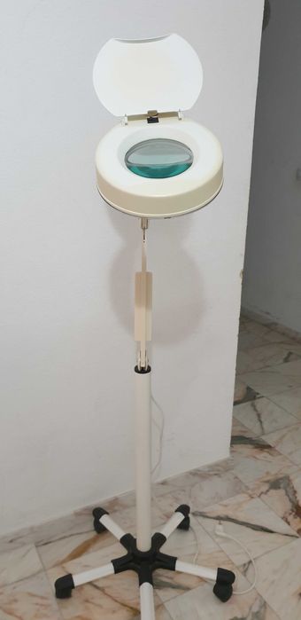 Lupa de estética com luz - com pouco uso