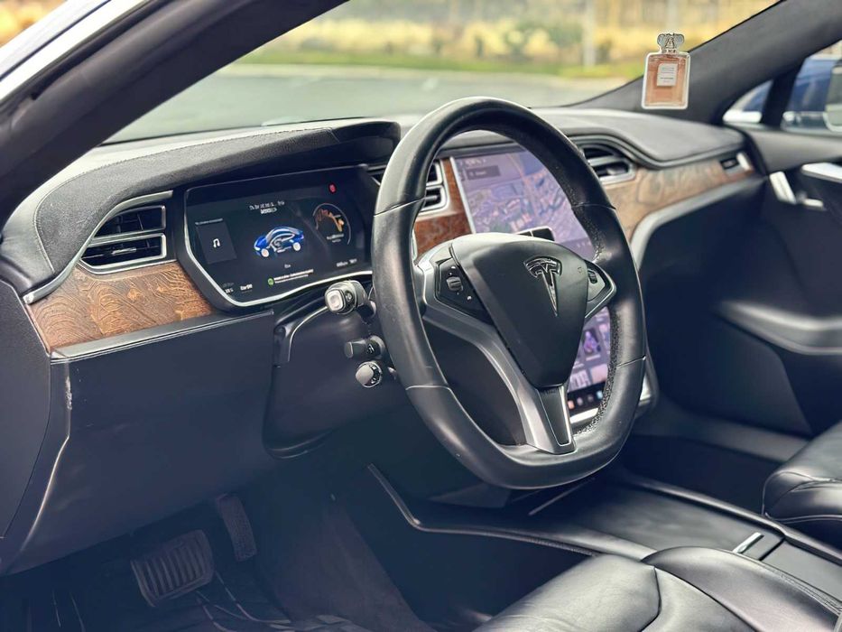 Tesla Model S P100D      2017