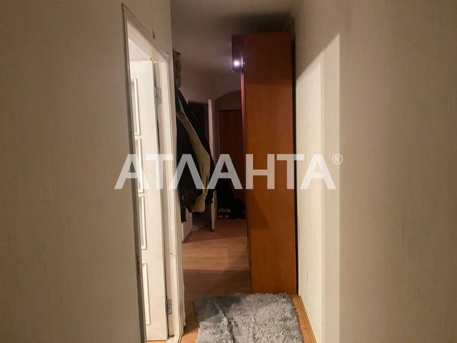 Простора квартира біля пл. Дерев'янка/Радісна