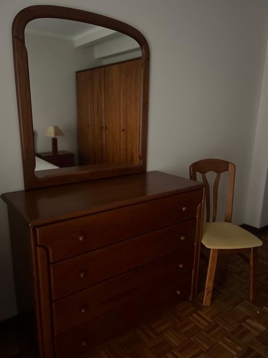 Conjunto completo de quarto, em madeira maciça de mogno