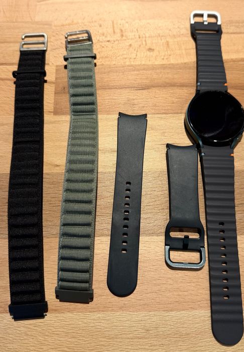 Samsung Watch 4 + 4 Bracelets (Perfect Working Condition)64409450449667123
