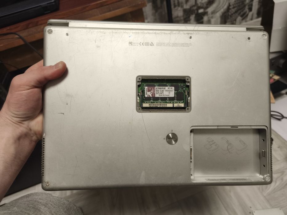 Apple PowerBook G4
Комп'ютер