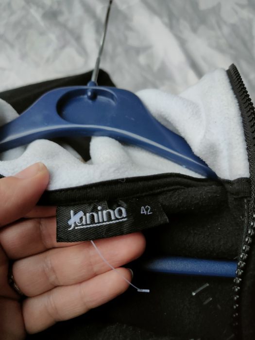 Тёплая толстовка на змейке JANINA