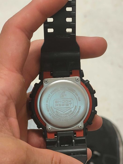 Relógio G-shock preto e vermelho