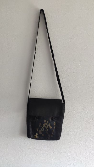 Poręczna torebka na ramię w stylu orientalnym