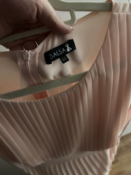 Piękna  okazjonalna sukienka pudrowy róż