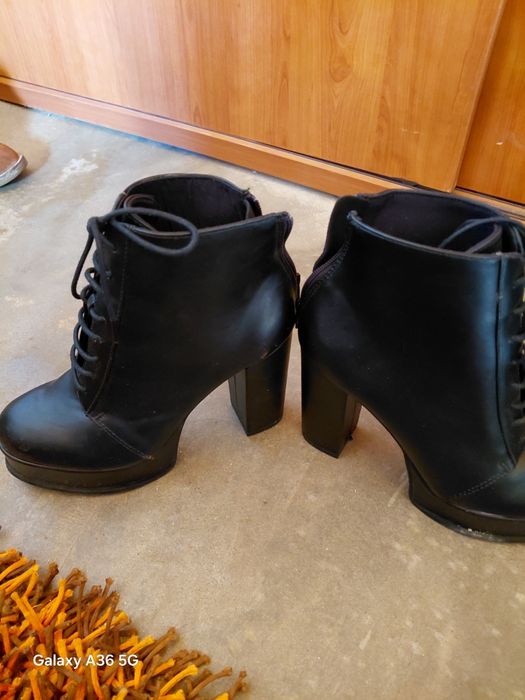 Botas de senhora pretas