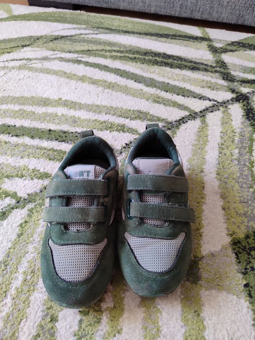 Adidaski na rzepy r.25