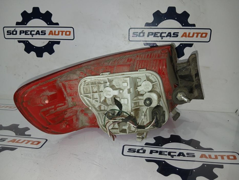 FAROLIM DIREITO PRATEADO AUDI A3 8P1 1.4TSI ANO: 2007