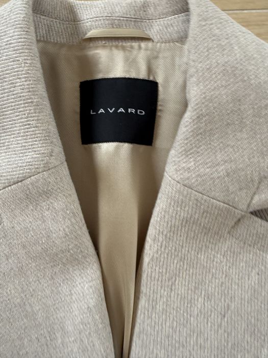 Beżowy lekki płaszcz damski 38 Lavard