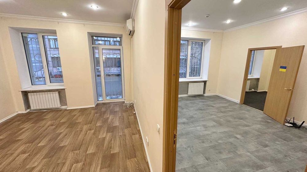 Без% Фото реал 51,3м2 2/4пов фасад ж/ф 3к офіс Шевченківський центр