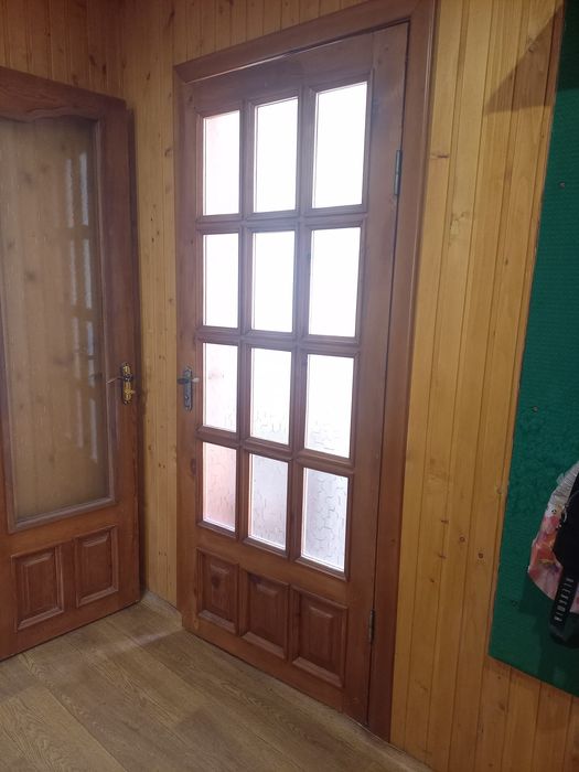 Двері дерев'яні різного розміру