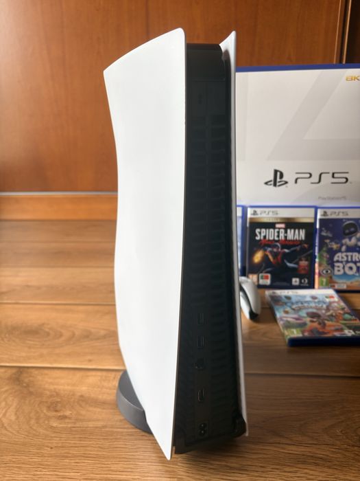 Playstation 5 825 gb + comando + 4 jogos