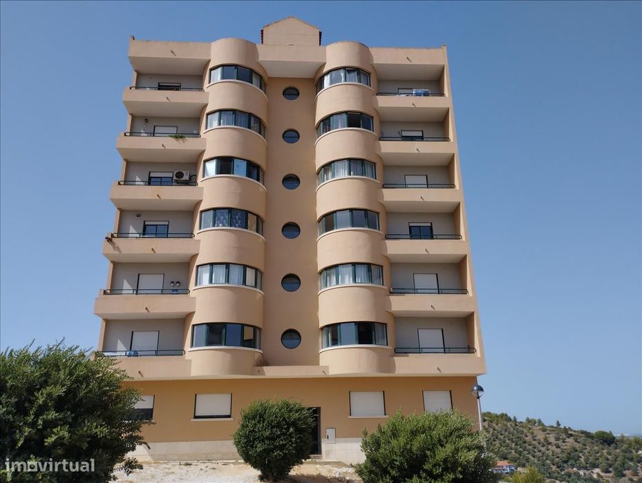 Apartamento T3 com Arrecadação – Zona Tranquila de Alenquer — Alenquer (Santo Estêvão E Triana), Lisboa