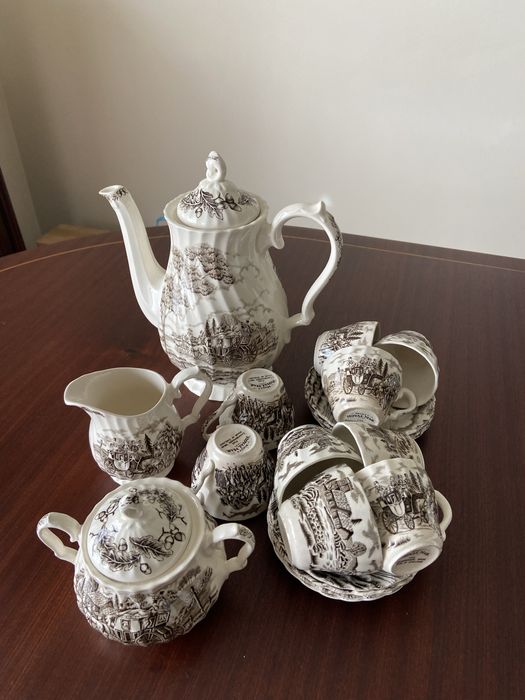 Serviço MYOTT Royals Staffordshire de Café (inglês)