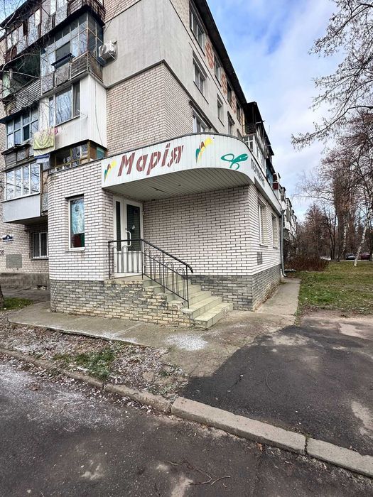 Продаж двокімнатної квартири на молодіжному з прибудованою комерцією
