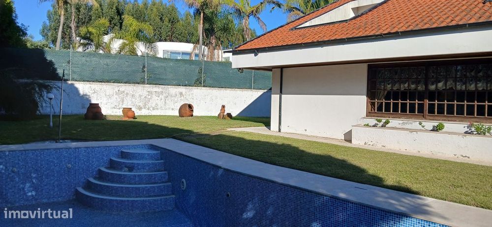 Moradia com jardim e piscina, Francelos- V.N. de Gaia