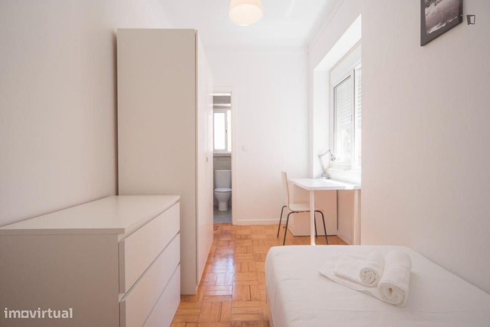 Quarto - localizado em Sete Rios Lisbon