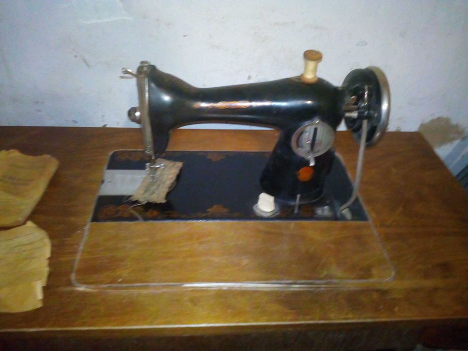 Продаю швейную машинку.