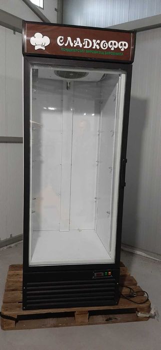 Продам вітрину-холодильник для напоїв