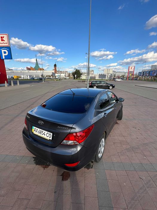 Hyundai Accent 2012 1.6 бензин