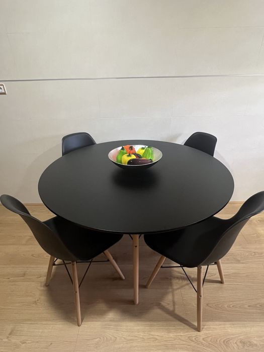 Mesa redonda preta