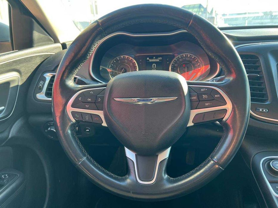 В продажі Chrysler 200 2014 року випуску.