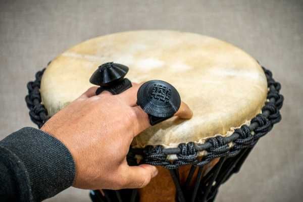 Шейкер з кріпленням на палець для кахон / джембе... | Рукоділля