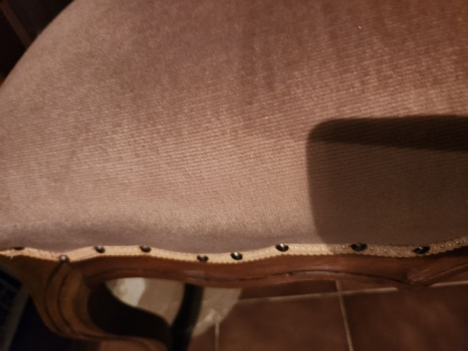 Poltrona em tecido e madeira