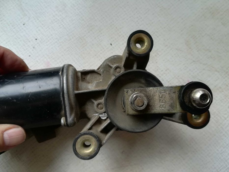 моторчик стеклоочистителя Nissan Sunny N13 1986-1990 года Б/у рабочий