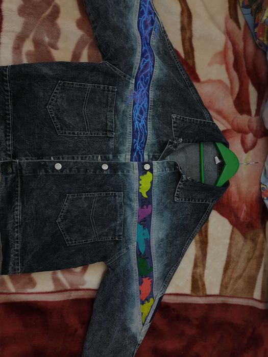 Джинсова куртка з персоналізованим малюнком