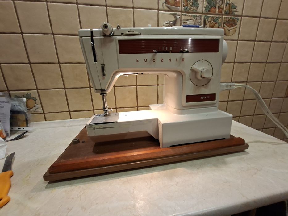 Maszyna do szycia łucznik  877