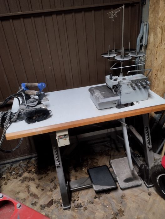 Overlock 5 nitkowy textima brak silnika w bardzo dobrym stanie