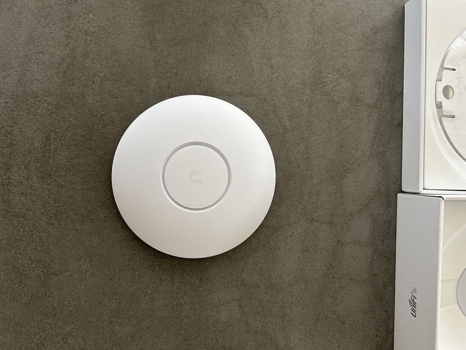 Punk dostepu Ubiquiti UAP AC PRO  Acces Point