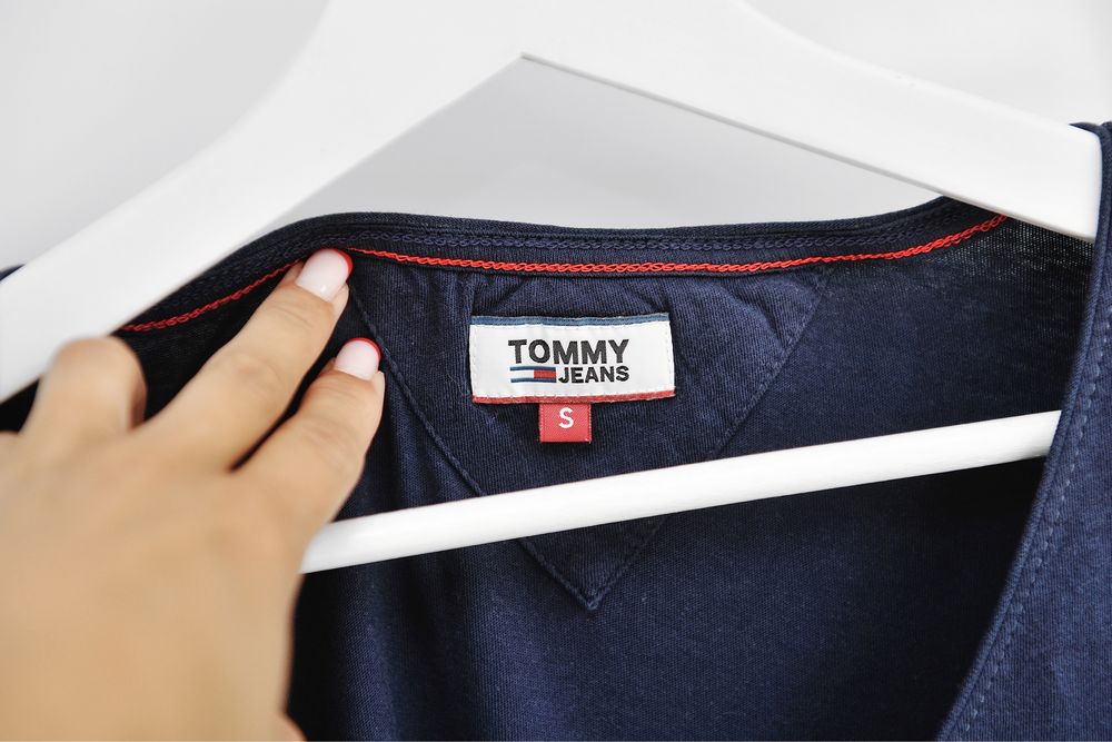 Granatowy t-shirt damski z dekoltem V Tommy Hilfiger - roz. S !!