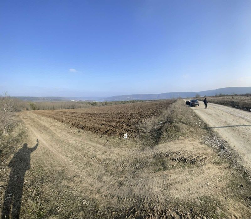 Продам земельну ділянку 1,11 га в с.Куражин , Хмельницької обл.