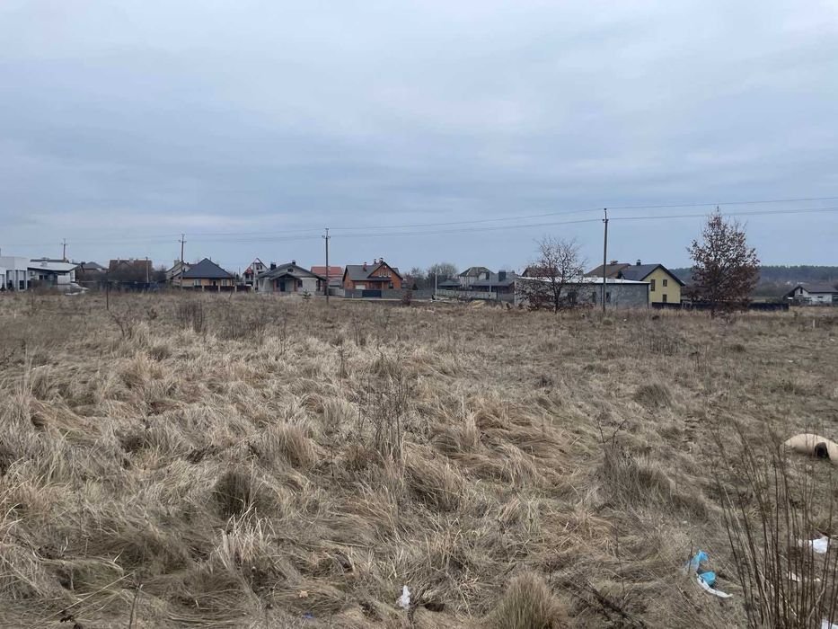 Велика земельна ділянка в с. Зарічани під забудову