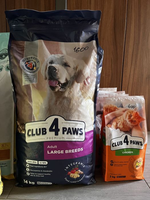 Корм клуб 4 лапи для собак та котів