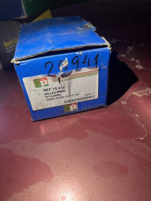 Продаються передні колодки на Е124 мерседес