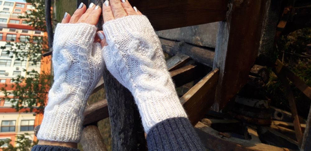 Мітенки в'язані із вовни