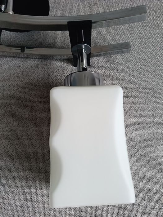 Lampa sufitowa do kuchni.