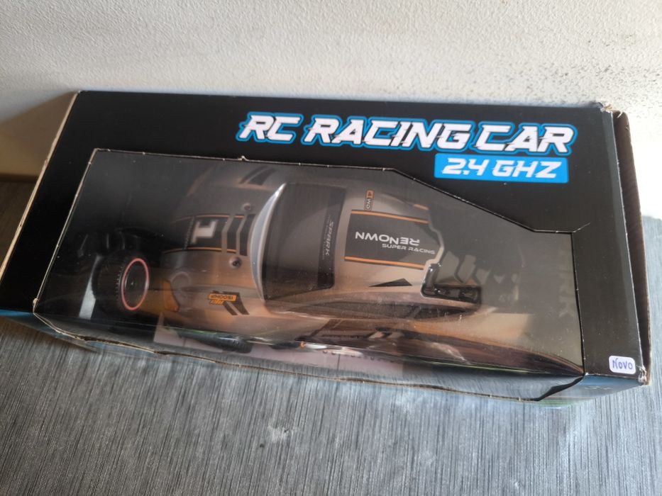 Carro de Telecomandado RC Racing Car 2.4 GHz – Novo em Caixa