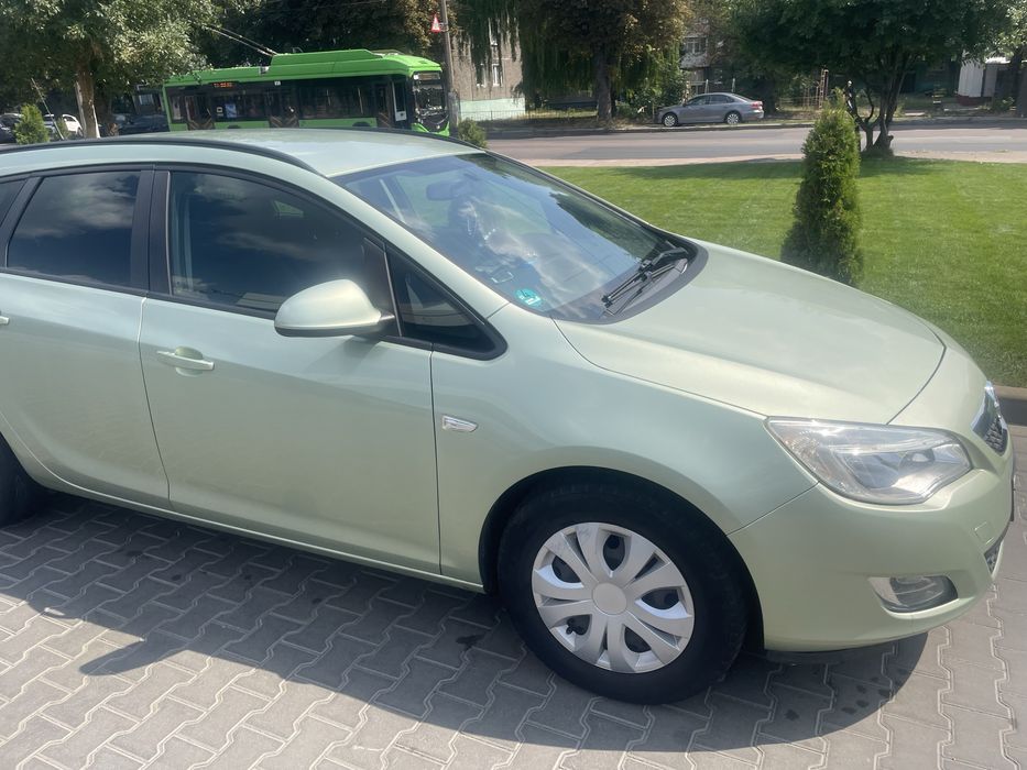 Opel Astra J 2011