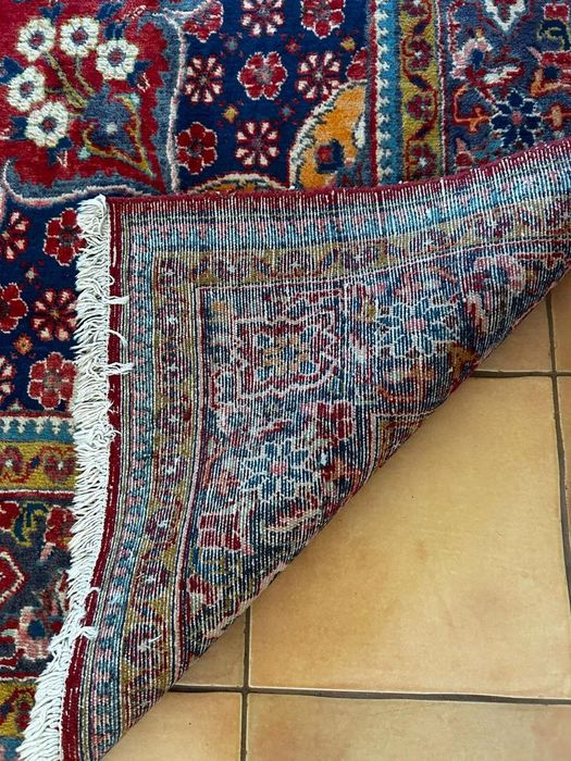 Tapete persa tradicional tecido à mão