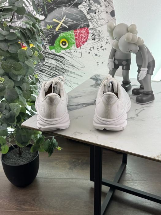 Кросівки Hoka Clifton 9 42 розмір Е13272