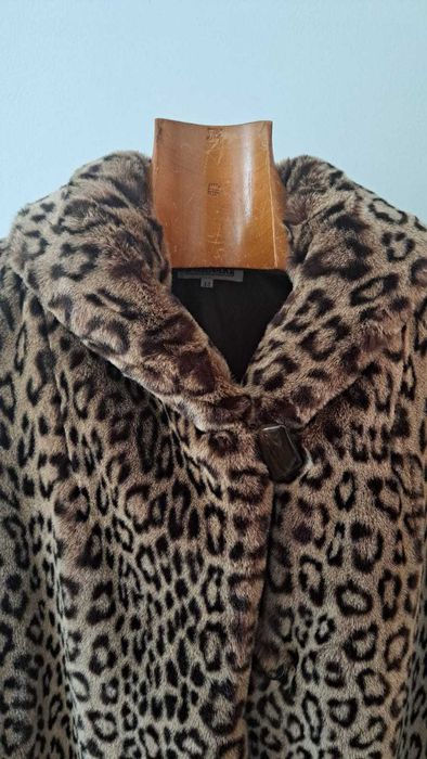 Casaco quente pele sintetica padrão tigresa