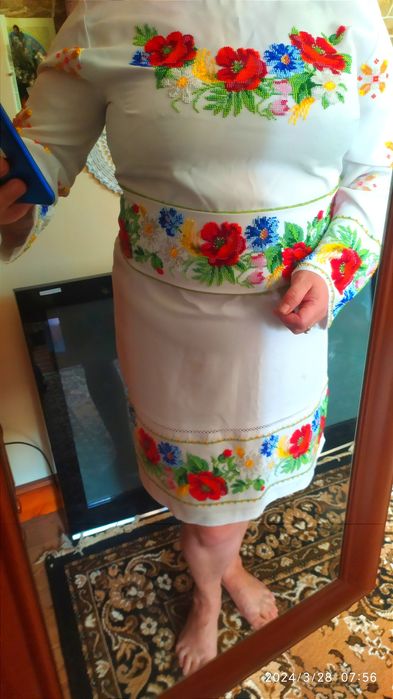 Нове вишите чеським бісером плаття підійде на розм 48-52