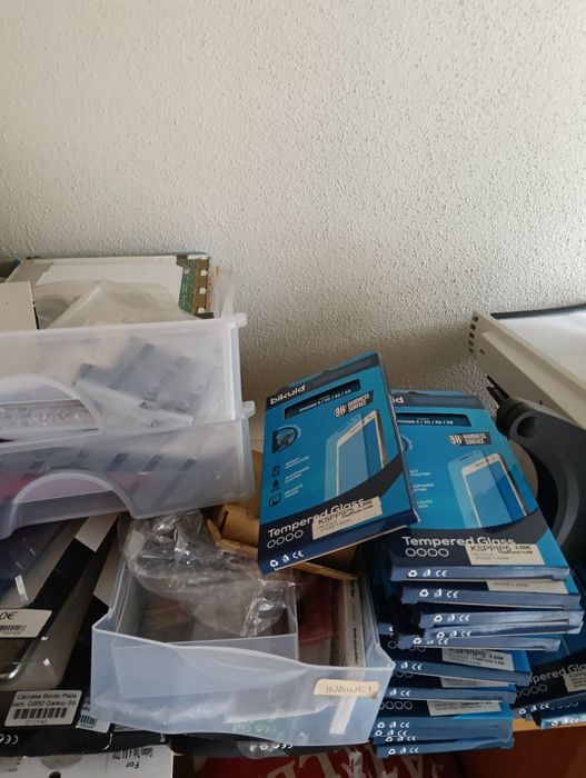 Lote de material para telemóveis( resto de stock)