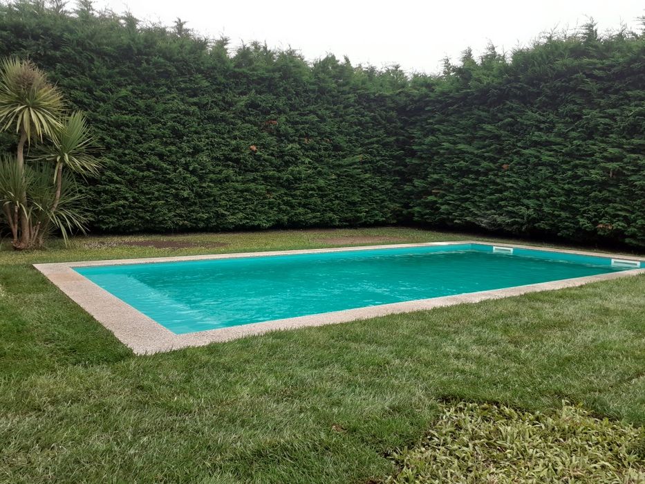 Fazemos construção de piscinas e limpeza